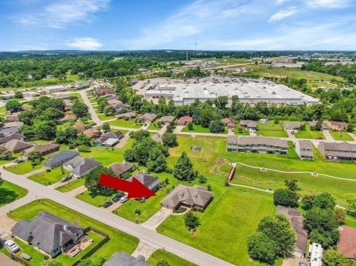 327 Cpe Conroe Dr, Montgomery TX 77356-5718 exterior