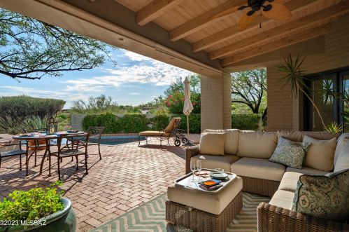 5300 Hacienda Del Sol Rd, Tucson AZ 85718-6054 exterior