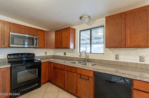 8424 23rd St, Tucson AZ  85710-6502 exterior