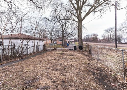 355 101 St, Chicago IL 60628-2218 exterior