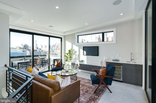 722 Broad St, Philadelphia PA 19146-3119 exterior