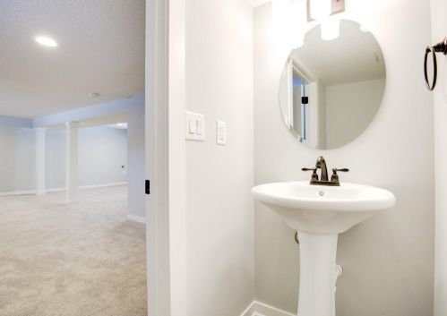 1377 James Ave, Saint Paul MN 55105-2551 exterior