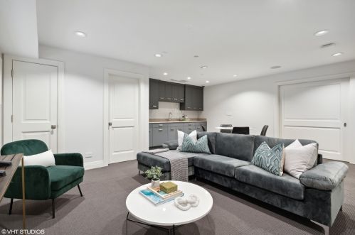 2900 Hermitage Ave, Chicago IL 60609-2733 exterior