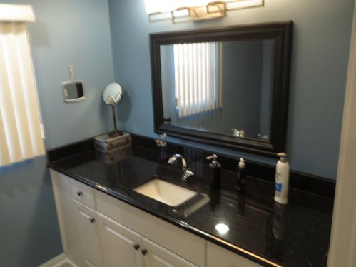 2032 10 Ave, Broadview IL 60153-1924 exterior