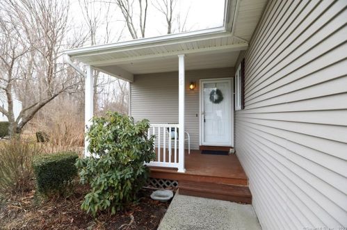 98 Dibble Hollow Ln, Windsor Locks, CT 06096-2731