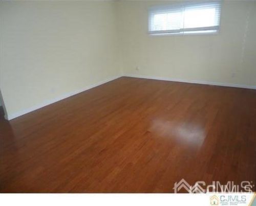 10 Comstock Rd, Edison NJ  08817-3820 exterior