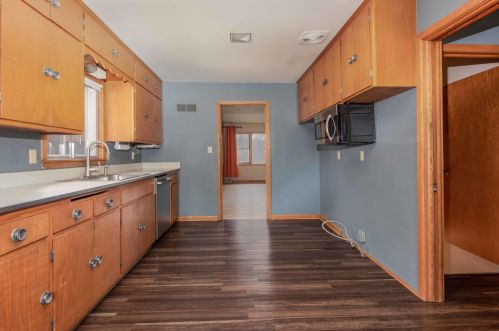 5796 Kinnickinnic Riv Pkwy, Milwaukee WI 53219-2231 exterior