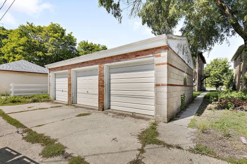 3725 Capitol Dr, Milwaukee WI 53216-2538 exterior