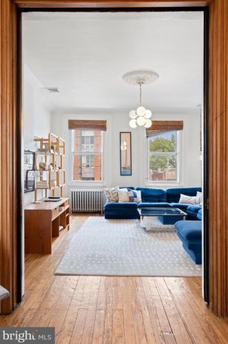 526 Girard Ave, Philadelphia PA 19130-1617 exterior