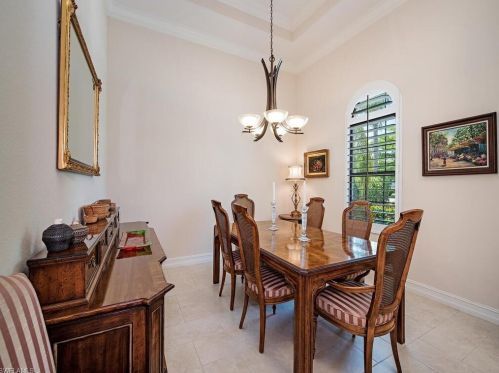 7279 Lantana Cir, Naples FL 34119-9704 exterior