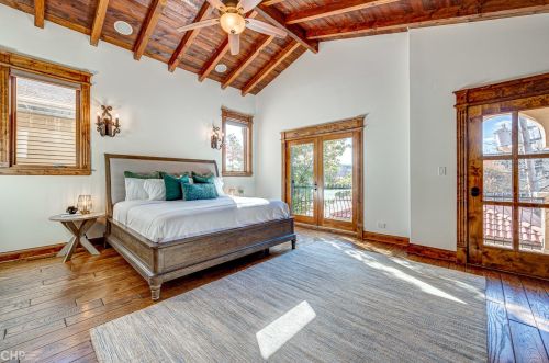 2732 Marshfield Ave, Chicago IL 60614-1016 exterior