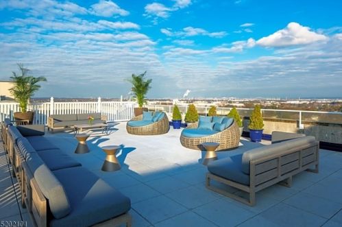 1 Carriage City Plz, Rahway NJ  07065-5179 exterior