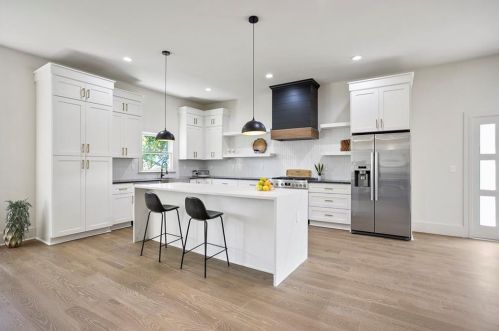 1557 Foote St, Atlanta GA 30307-2817 exterior