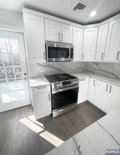 40 Grant Ave, Cresskill NJ  07626-1419 exterior