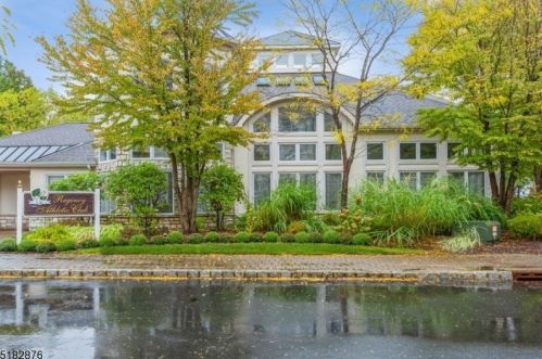 515 Regal Blvd, Livingston, NJ 07039-8245