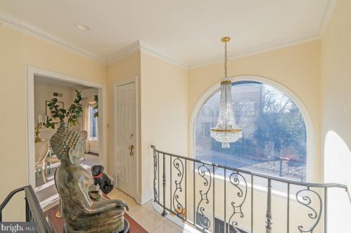 4501 Foxhall Cres, Washington DC 20007-1055 exterior