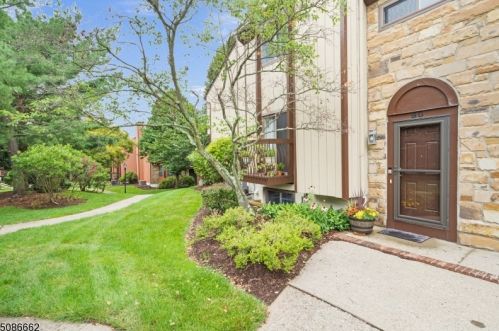 90 Nottingham Sq, Hackettstown, NJ 07840-4233