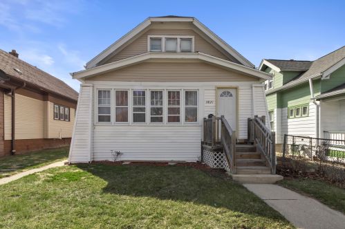 3821 23rd St, Milwaukee, WI 53206-1915