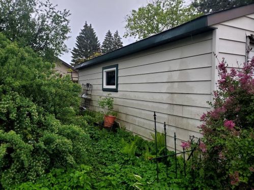 27 Maple Ave, Waukegan IL 60085-5330 exterior