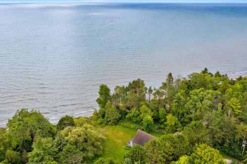 7321 County Road Ls, Manitowoc WI 54220-8881 exterior