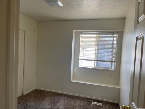 7732 Briar Dr, Taylorsville UT 84084-2810 exterior