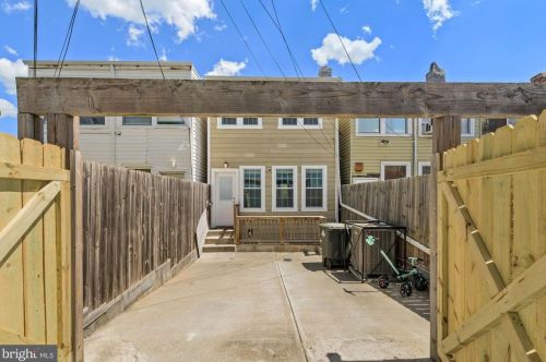 1936 4th St, Washington DC  20002-1251 exterior