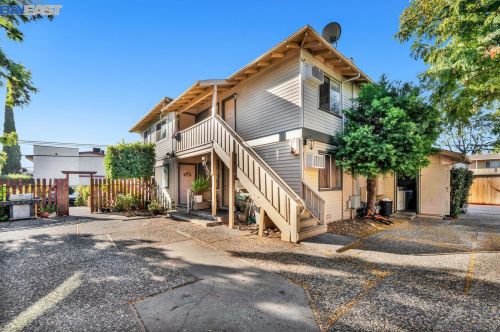 1813 Robin Ln, Concord CA 94520-3880 exterior