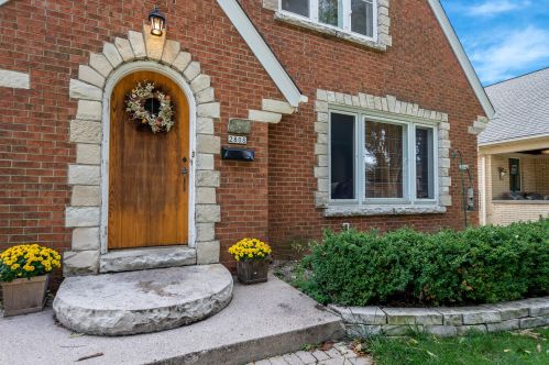 2808 Sholes Ave, Milwaukee, WI 53210-1359