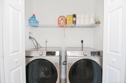 41 Windermere Vlg Rd, Ellington CT exterior