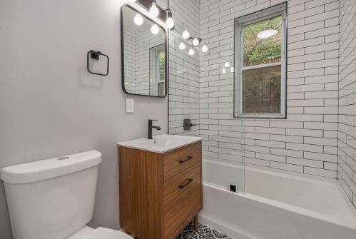 6804 Champlain Ave, Chicago IL 60637-4115 exterior