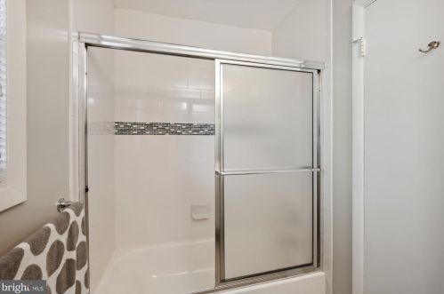 11706 Enid Dr, Rockville MD 20854-3454 exterior