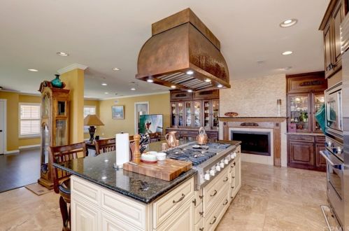 9854 Belfair St, Bellflower CA 90706-2404 exterior