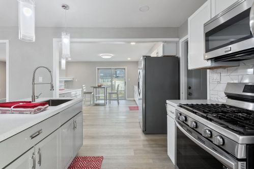 5933 79th St, Milwaukee WI  53218-1716 exterior