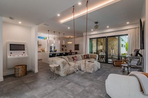 1249 Rordon Ave, Naples FL 34103-4518 exterior