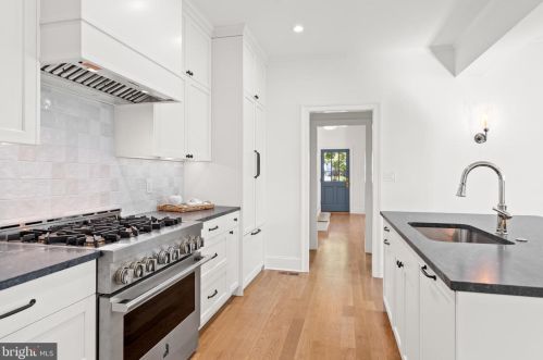 4420 Fessenden St, Washington DC  20016-4054 exterior