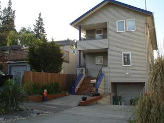 946 82nd St, Seattle WA  98103-4322 exterior