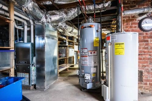 71 Albany Ave, New Britain CT 06053-3586 exterior