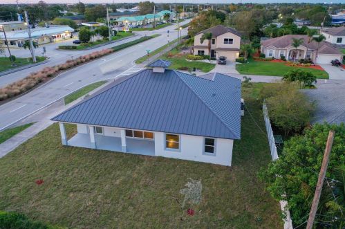 598 Hamburg Ter, Fort Pierce, FL 34984-3555