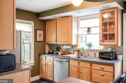 1708 Riverside Dr, Trenton NJ 08618-5843 exterior