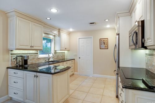 15 Long Acre Ln, Huntington Station NY 11746-7926 exterior