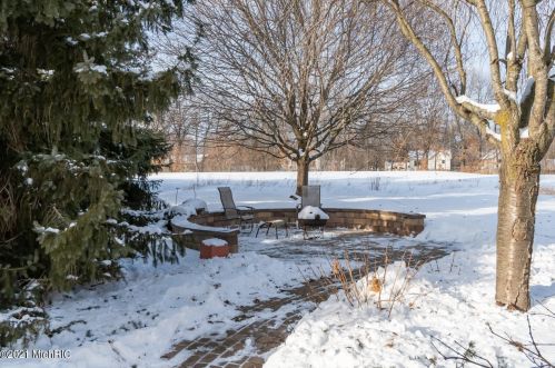 7408 Dunross Dr, Kalamazoo MI 49024-7412 exterior