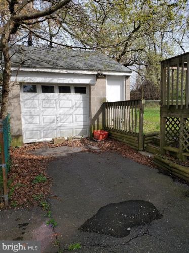 1127 Mulberry St, Chester, PA 19015-3045