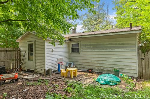 3218 Highgate Ave, Wyoming MI 49509-3023 exterior