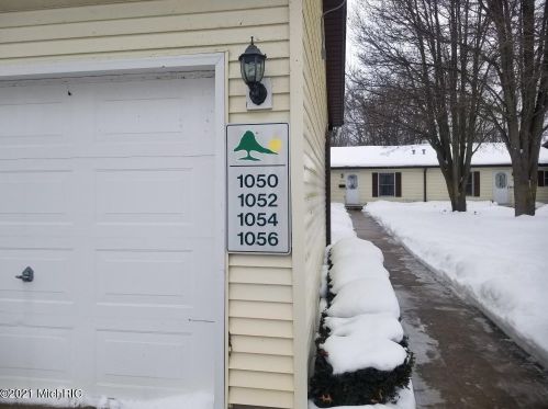 1054 Walnut Grove Dr, Meskegon, MI 49441-5987