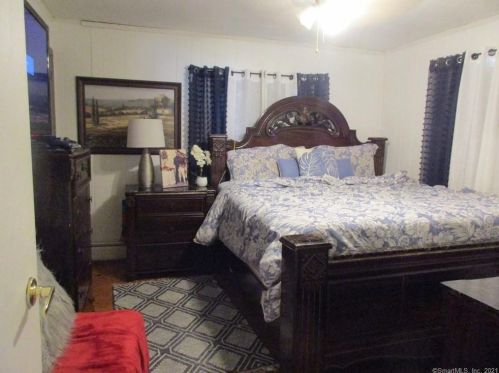 324 Oak Ave, Torrington CT 06790-6538 exterior