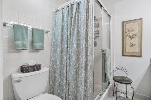 323 Live Oak Ln, Boynton Beach FL 33436-7116 exterior