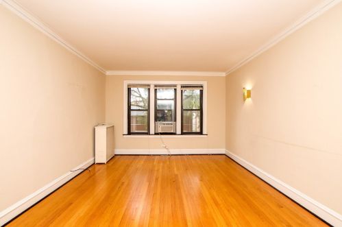 3753 Marshfield Ave, Chicago, IL 60613-3621