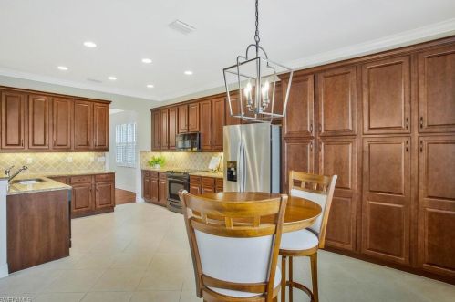 6597 Marbella Dr, Naples FL  34105-5053 exterior