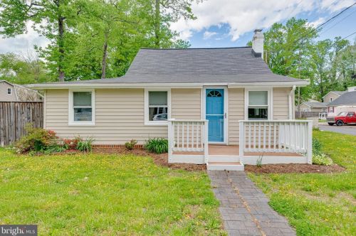 1734 Chesapeake Dr, Edgewater, MD 21037-2323