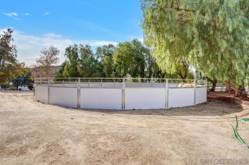 38200 De Portola Rd, Temecula CA 92592-8968 exterior